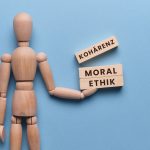 „Wenn du dich selbst so behandelst, gehört dir die Realität“ – DAVID BAYER über Ethik und Kohärenz