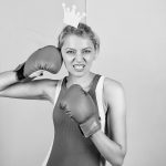 12 Gründe warum dich toxische Menschen ins Visier nehmen und wie du für sie unsichtbar wirst